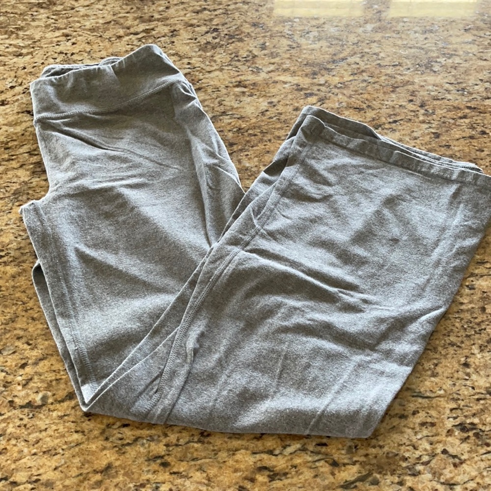 Women’s Starter yoga pants.